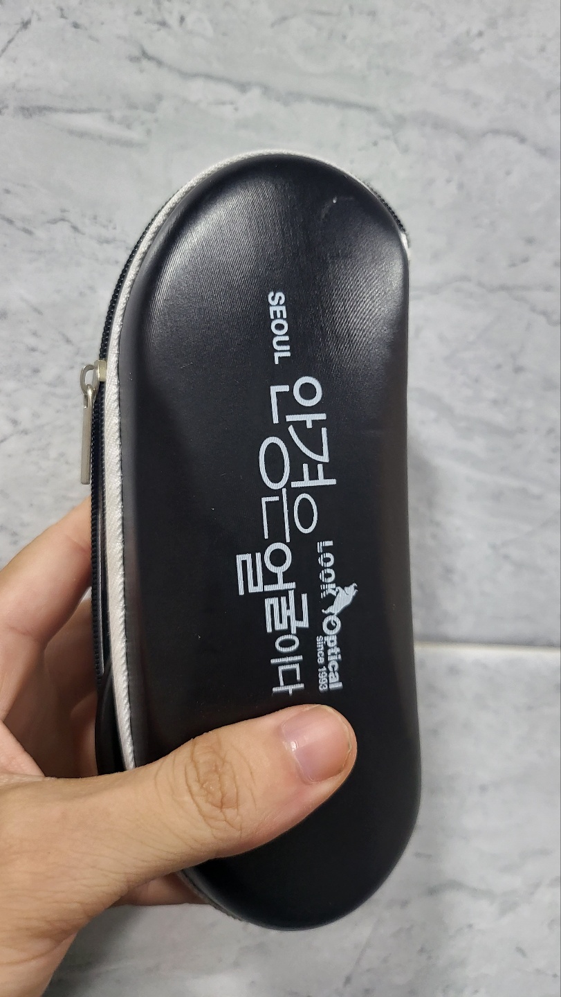 안경케이스 및 안경을 교내에서 분실하였습니다.