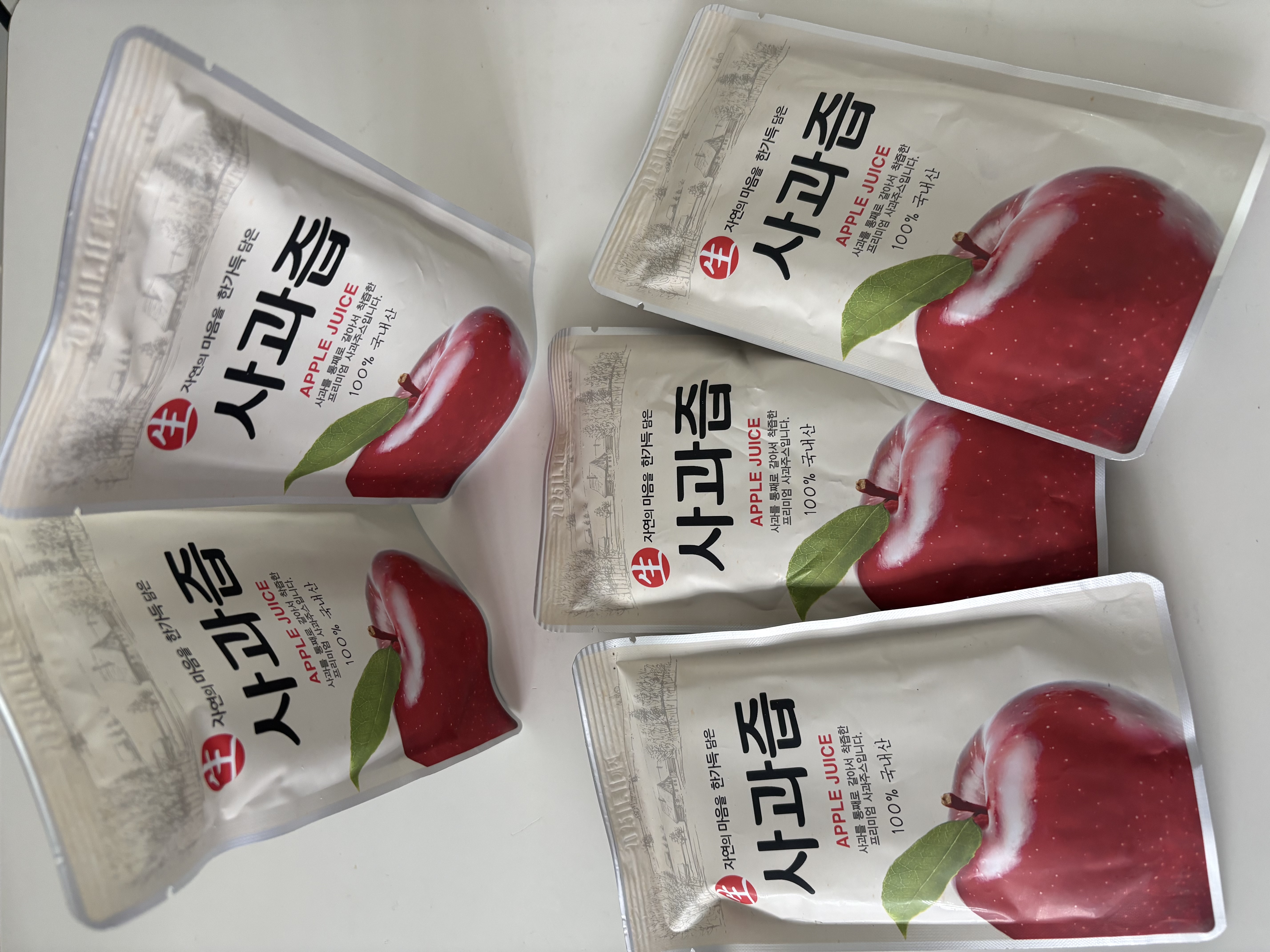 사과농장을 운영하는 저희 이모가 직접 짠 100% 사과즙